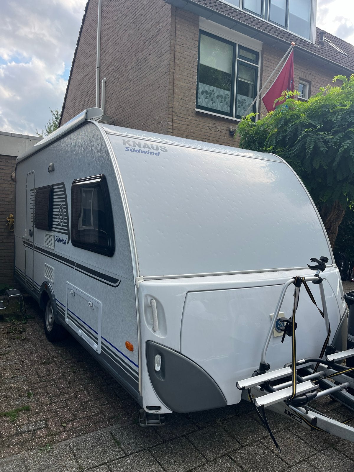 Knaus Sudwind 450 EL Caravan met mover, luifel en fietsenrek, Caravans en Kamperen, Caravans, Schokbreker, Treinzit, 750 - 1000 kg