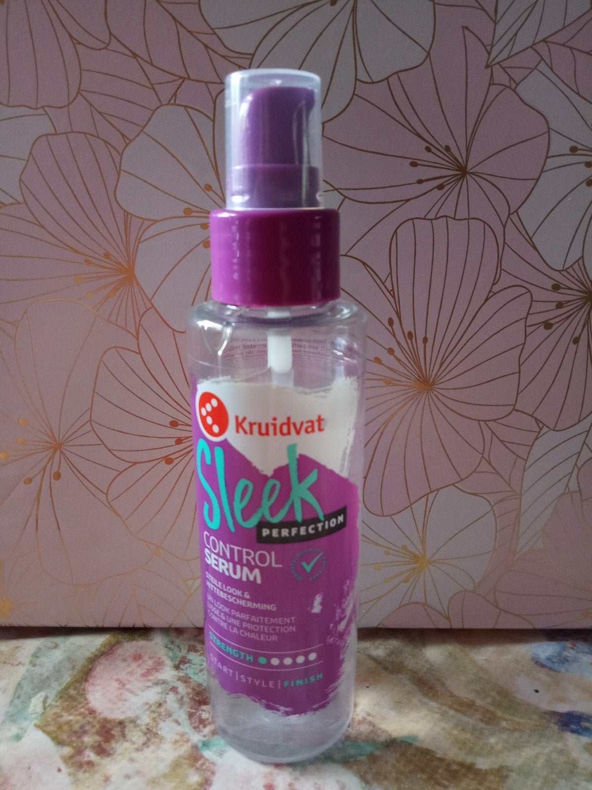 Spuitflacon control serum Kruidvat sleek perfection, Ophalen of Verzenden, Gebruikt, Haarverzorger of -hersteller