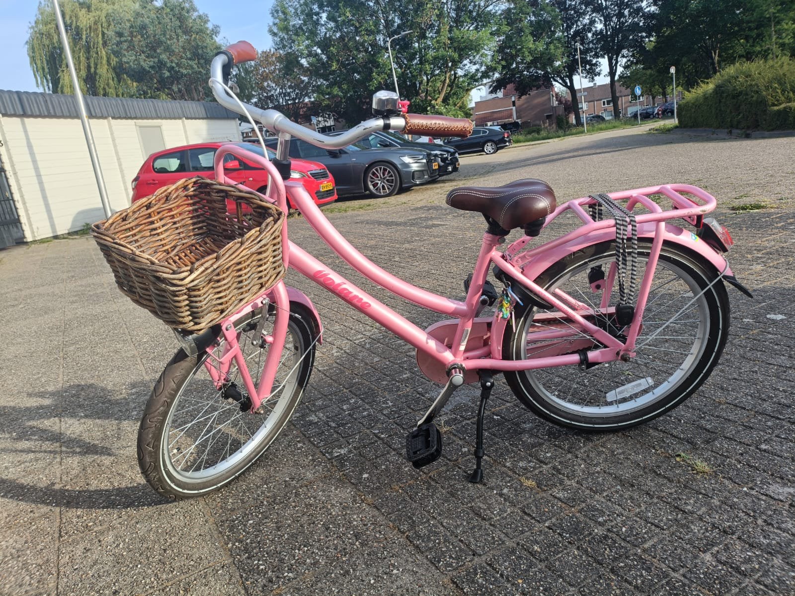 Volare roze kinderfiets 20 inch met mand en lederen handvat, Ophalen, Zo goed als nieuw, 20 inch