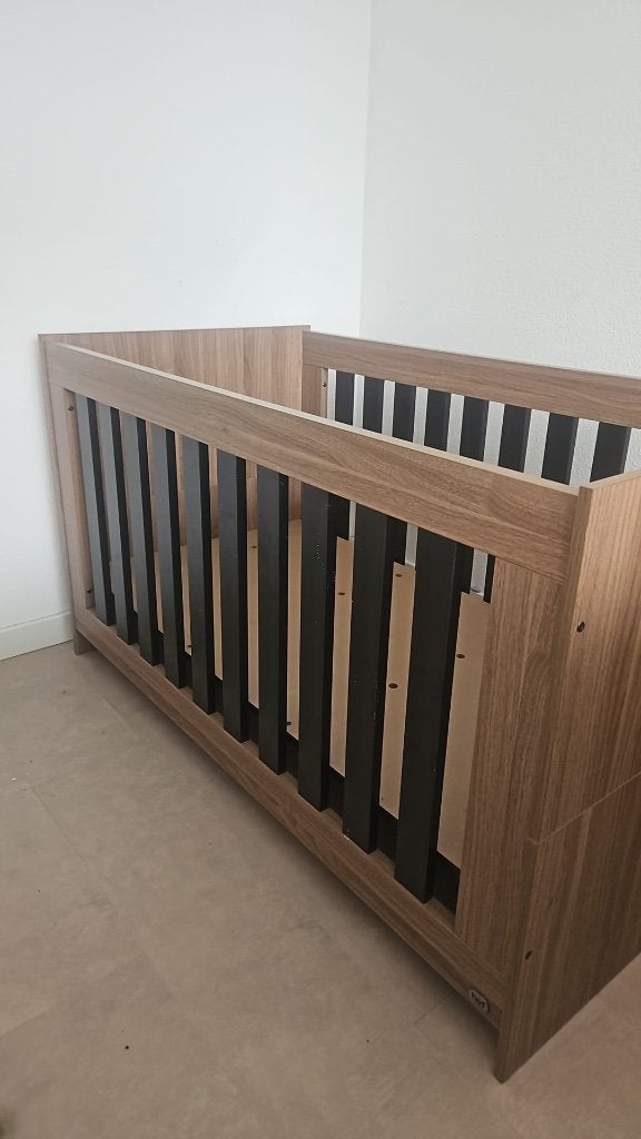 Babydump ledikant 60x120 houtlook/zwart – Zo goed als nieuw, Ophalen, Zo goed als nieuw, Lattenbodem, Minder dan 140 cm