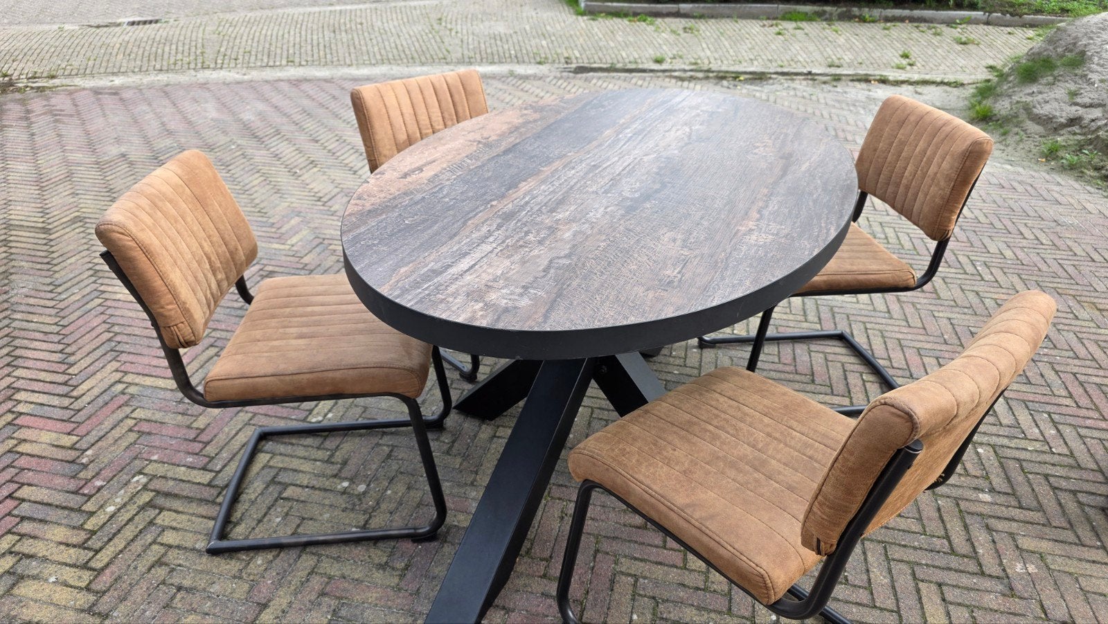 Ovale eettafel 160cm met stalen poot en 4 stoelen, Huis en Inrichting, Ophalen, Gebruikt, 150 tot 200 cm, Vier personen