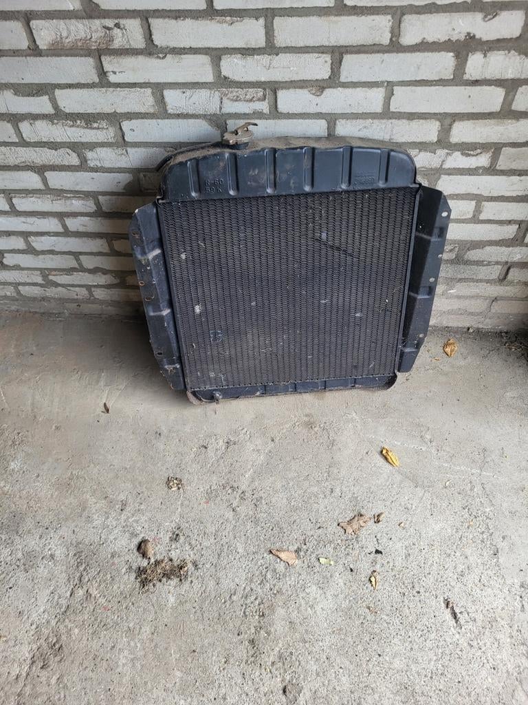 Radiateur cheverolet apache v8 1959, Ophalen of Verzenden, 110 cm of meer, Minder dan 65 cm