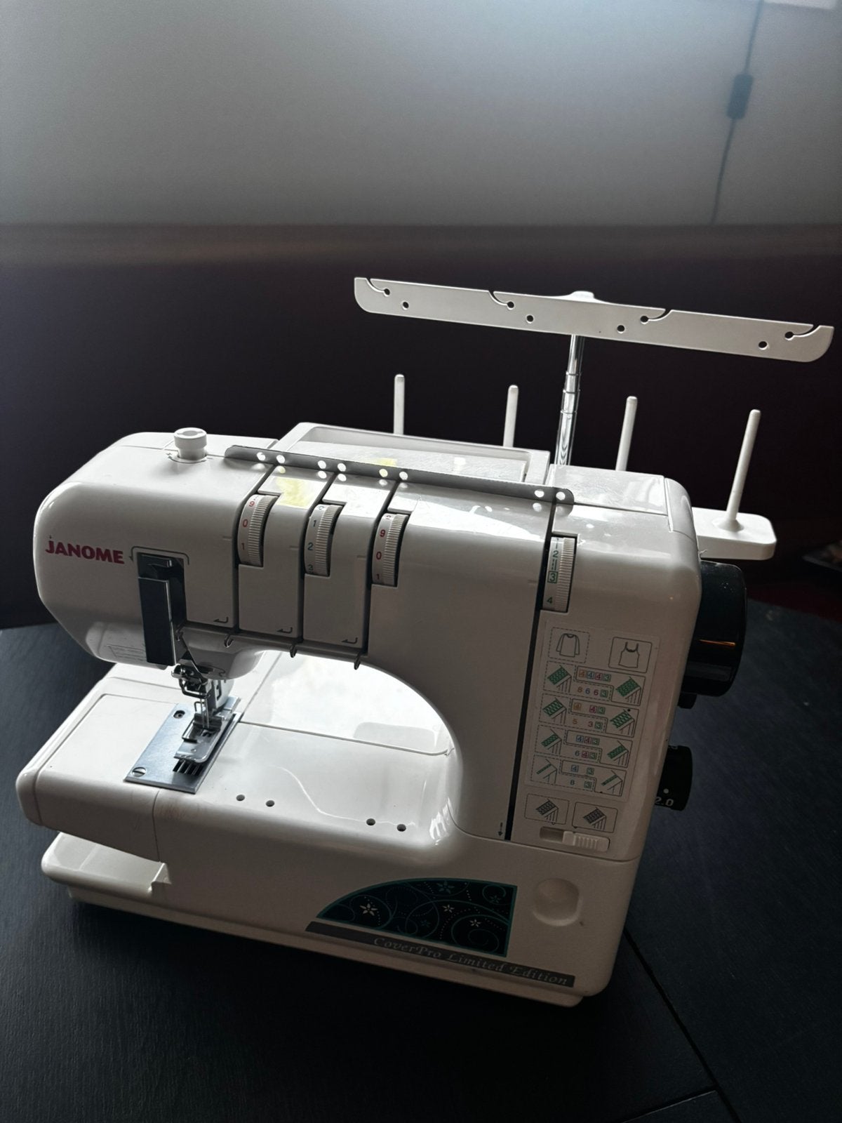 Coverlock machine Janome, Hobby en Vrije tijd, Naaimachines en Toebehoren, Ophalen, Gebruikt, Lockmachine, Janome