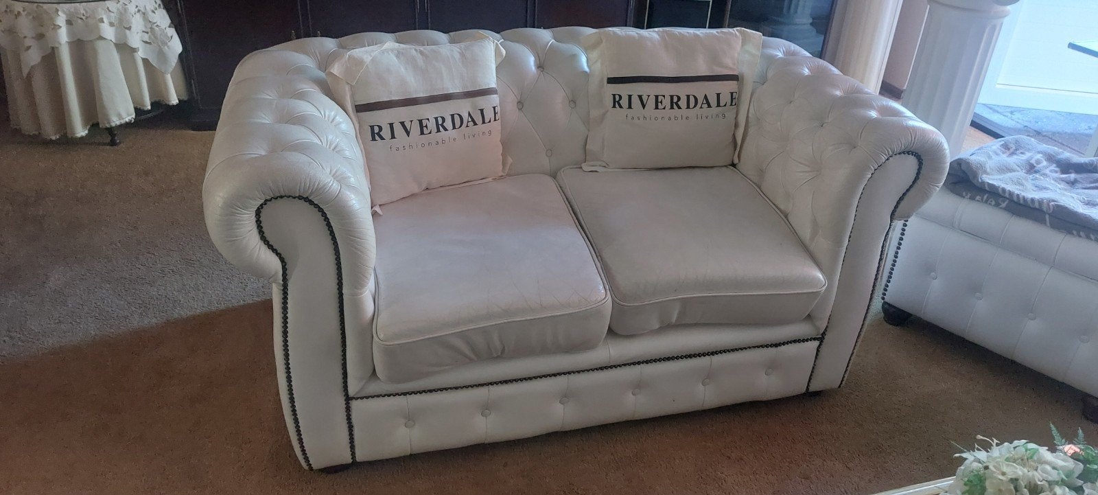 Chesterfield model 2-zitsbank - Crème/Wit, Ophalen, Gebruikt, Tweepersoons, 75 tot 100 cm