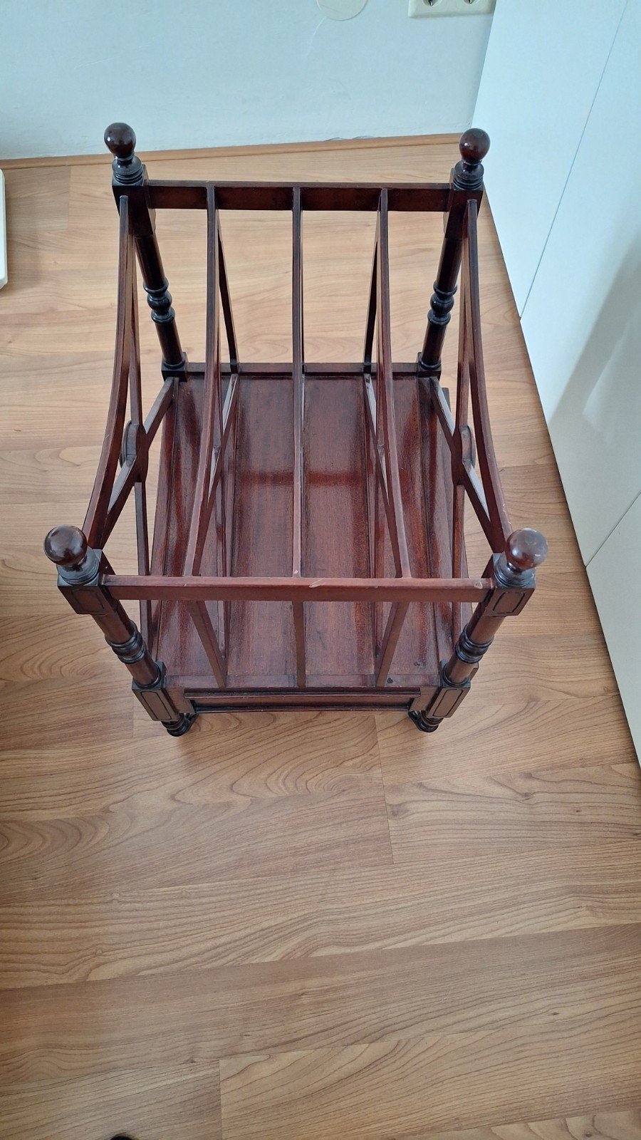 Vintage houten lectuurbak op wieltjes, Ophalen