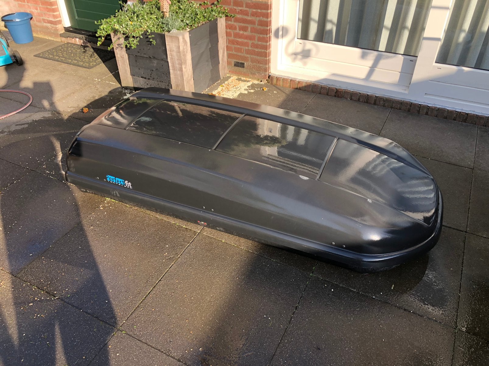 Dakkoffer PerfectFit 500L + gesloten dakrail dragers, Ophalen, Zo goed als nieuw