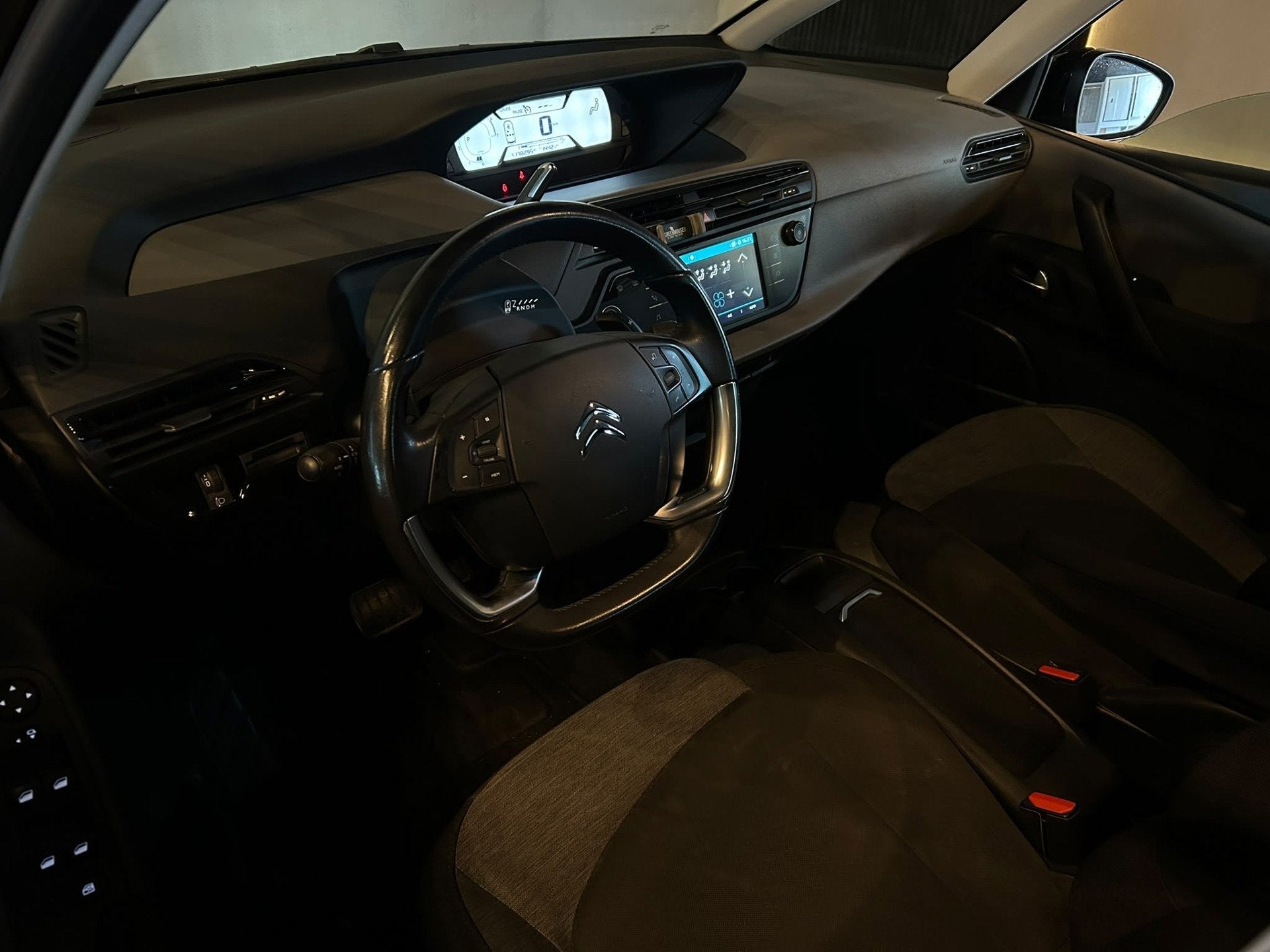 Citroen C4 SpaceTourer 1.2 PureTech|2E EIG|NAP|NAVI|TREKHAAK, Gebruikt, 1199 cc, 1470 kg, Zwart