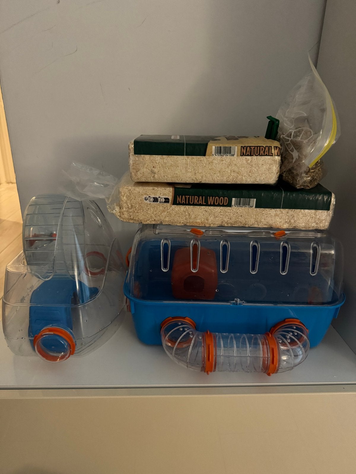 Hamsterkooi met hooi en zakje voer, Ophalen, Zo goed als nieuw, Loopwiel of Rad