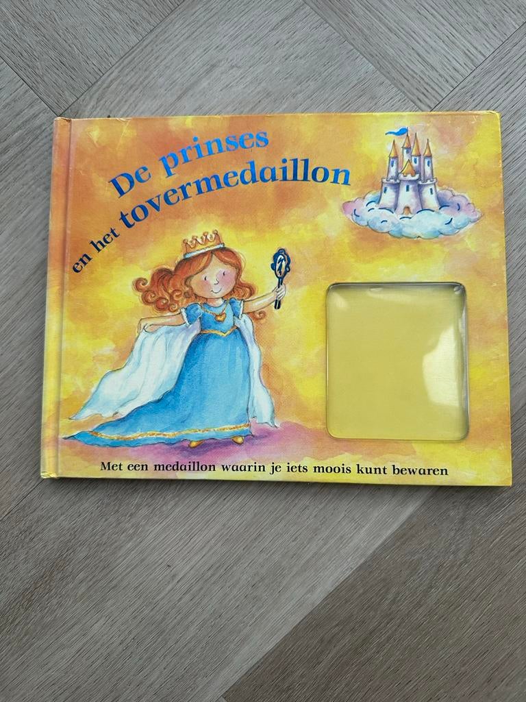 De prinses en het tovermedaillon - Kinderboek, Ophalen of Verzenden, Gelezen, Fictie
