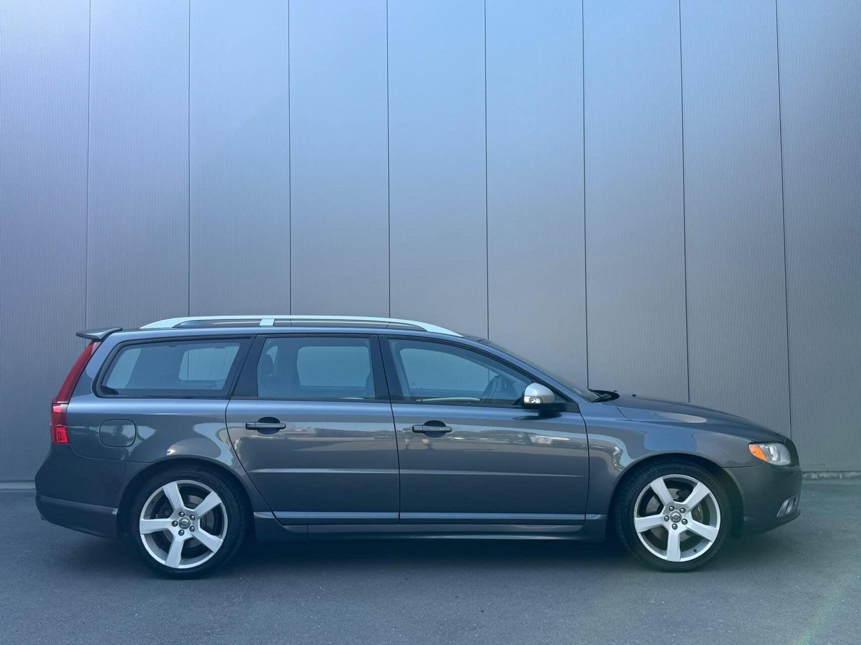 Volvo V70 2.0T R-Design Trekhaak|Automaat|Leer|, Auto's, Volvo, Euro 5, 4 cilinders, Automatische klimaatregeling, 203 pk