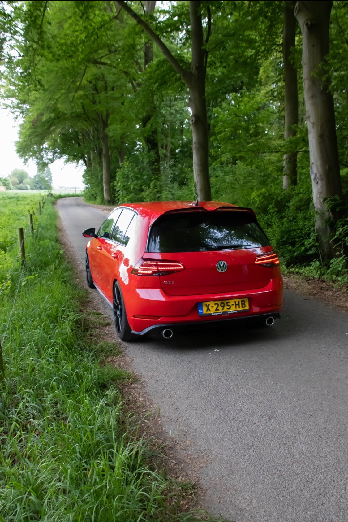 Volkswagen Golf 7.5 GTI Performance, Stof, 4 cilinders, 1984 cc, 1600 kg