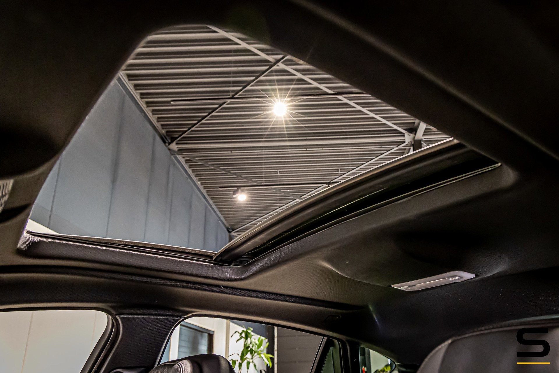 BMW X6 XDrive35i High Executive|M-sport|Pano|Trekhaak|Full, Auto's, Dealer onderhouden, Gebruikt, 4 stoelen, Zwart