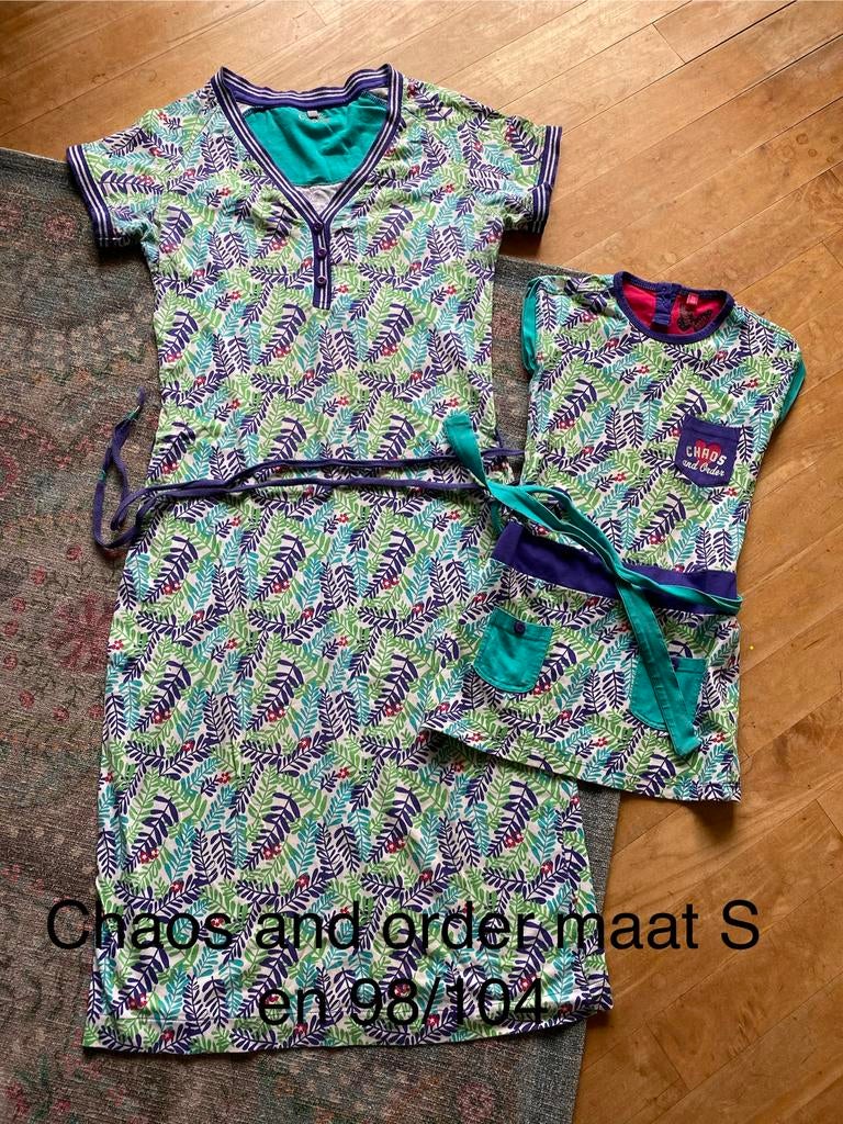 Moeder en dochter jurk Chaos and order maat S en 98/104, Ophalen of Verzenden, Zo goed als nieuw, Meisje, Jurk of Rok