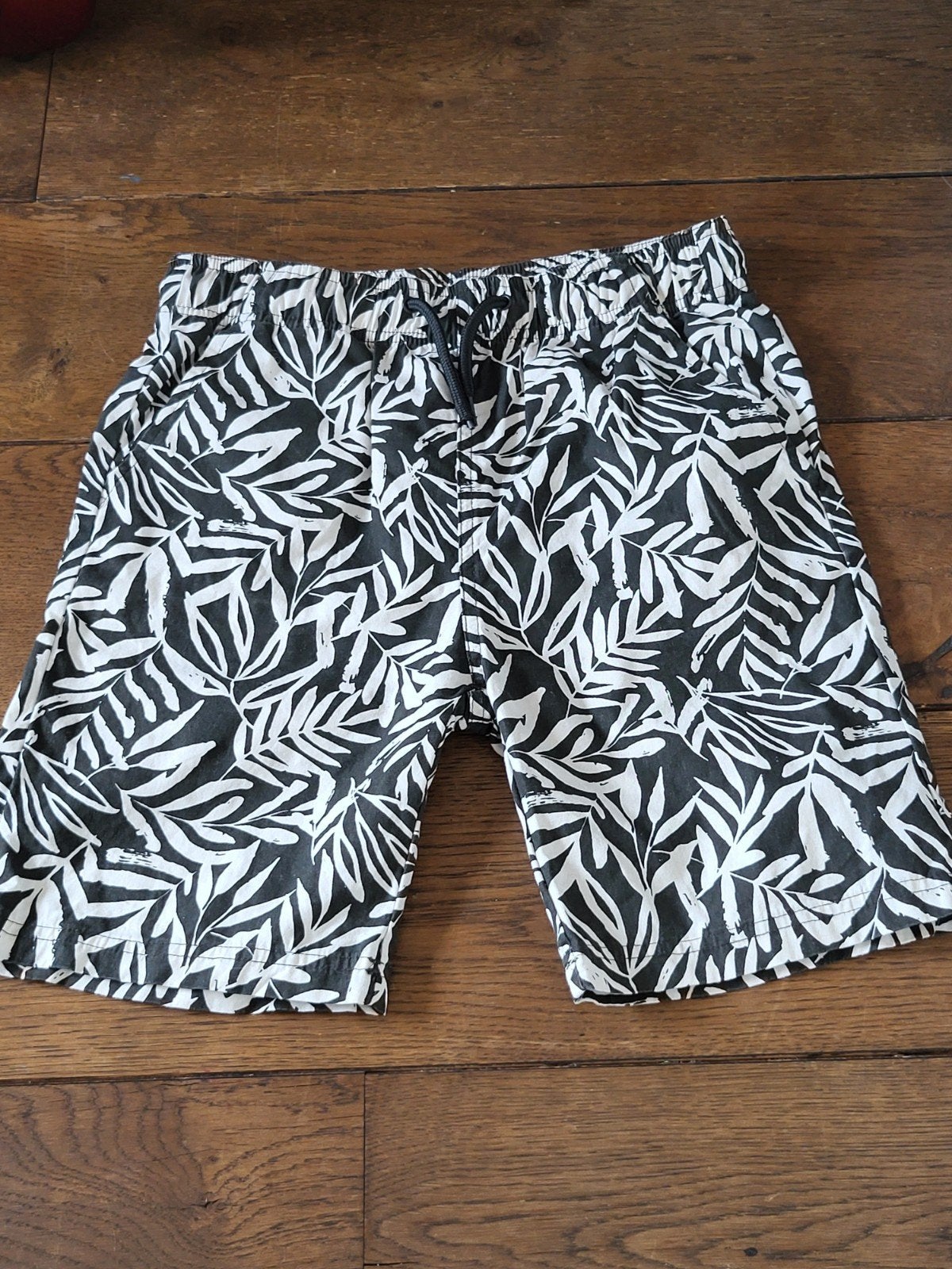 Korte broek met bladerenprint - Maat 158/164, Kinderen en Baby's, Kinderkleding | Maat 158, Gebruikt, Jongen of Meisje, Onbekend