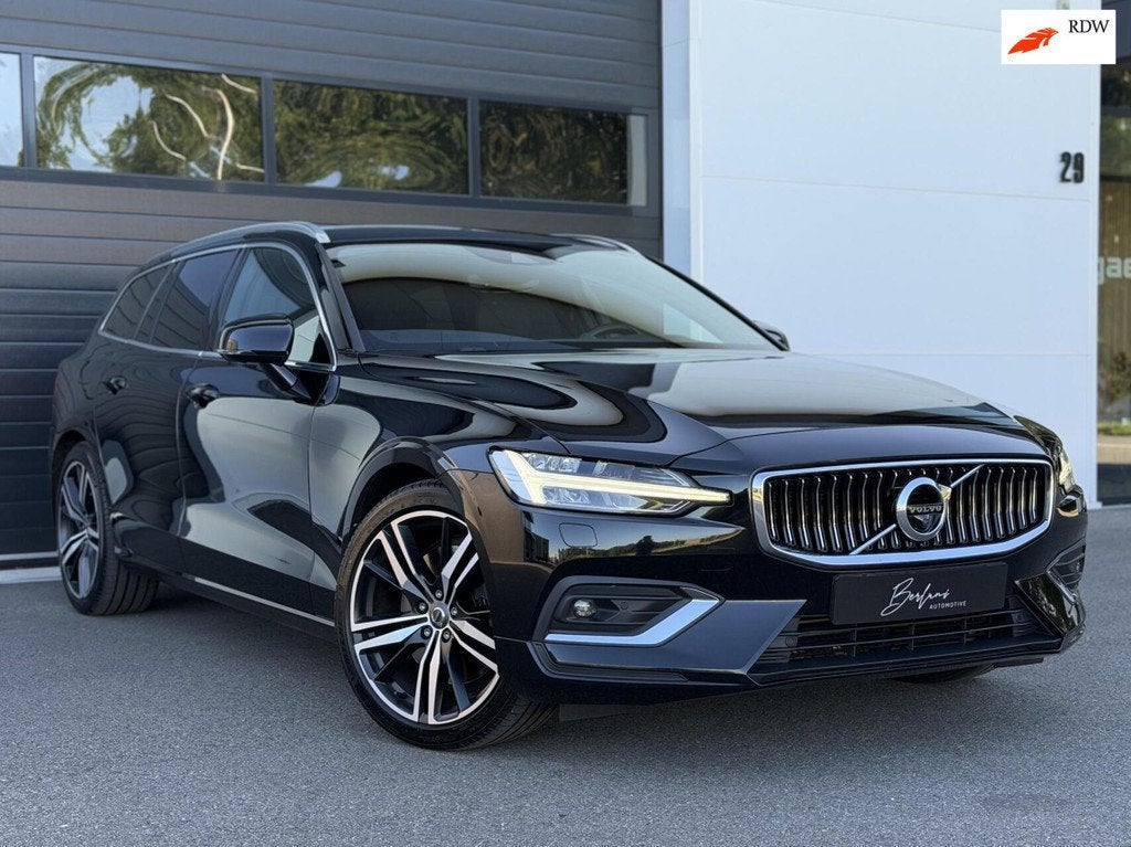 Volvo V60 2.0 T5 Inscription AWD B&W|Trekhaak|Leder|Carplay, 15 km/l, 4 cilinders, 1969 cc, Zwart