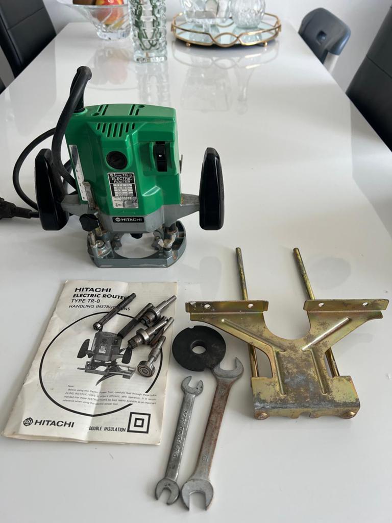 Hitachi bovenfrees TR-8 met accessoires, Ophalen of Verzenden, Gebruikt, Elektrisch, Bovenfrees