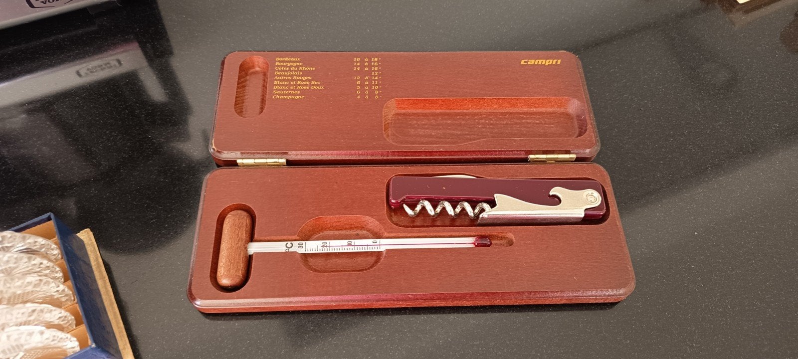 Wijnaccessoires set in houten kistje., Huis en Inrichting, Ophalen, Hout, Overige typen, Gebruikt
