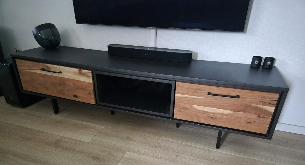XOOON Lanai TV-meubel – massief Kikarhout – 180 cm, Huis en Inrichting, Ophalen, Stoer en modern, 150 tot 200 cm, Zo goed als nieuw