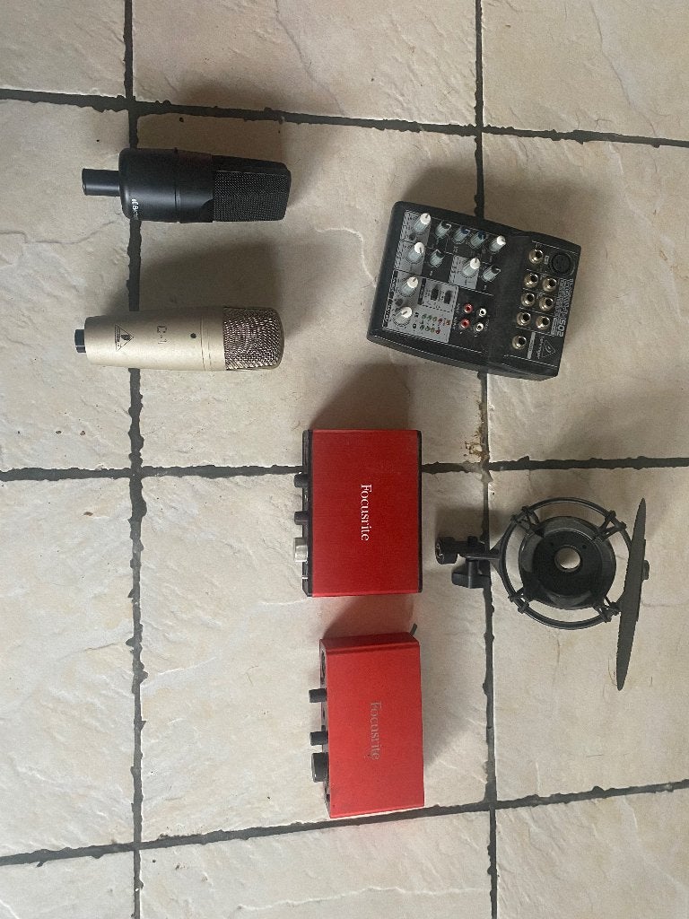 Mic & focusrite & mixer, Ophalen of Verzenden, Gebruikt, Studiomicrofoon