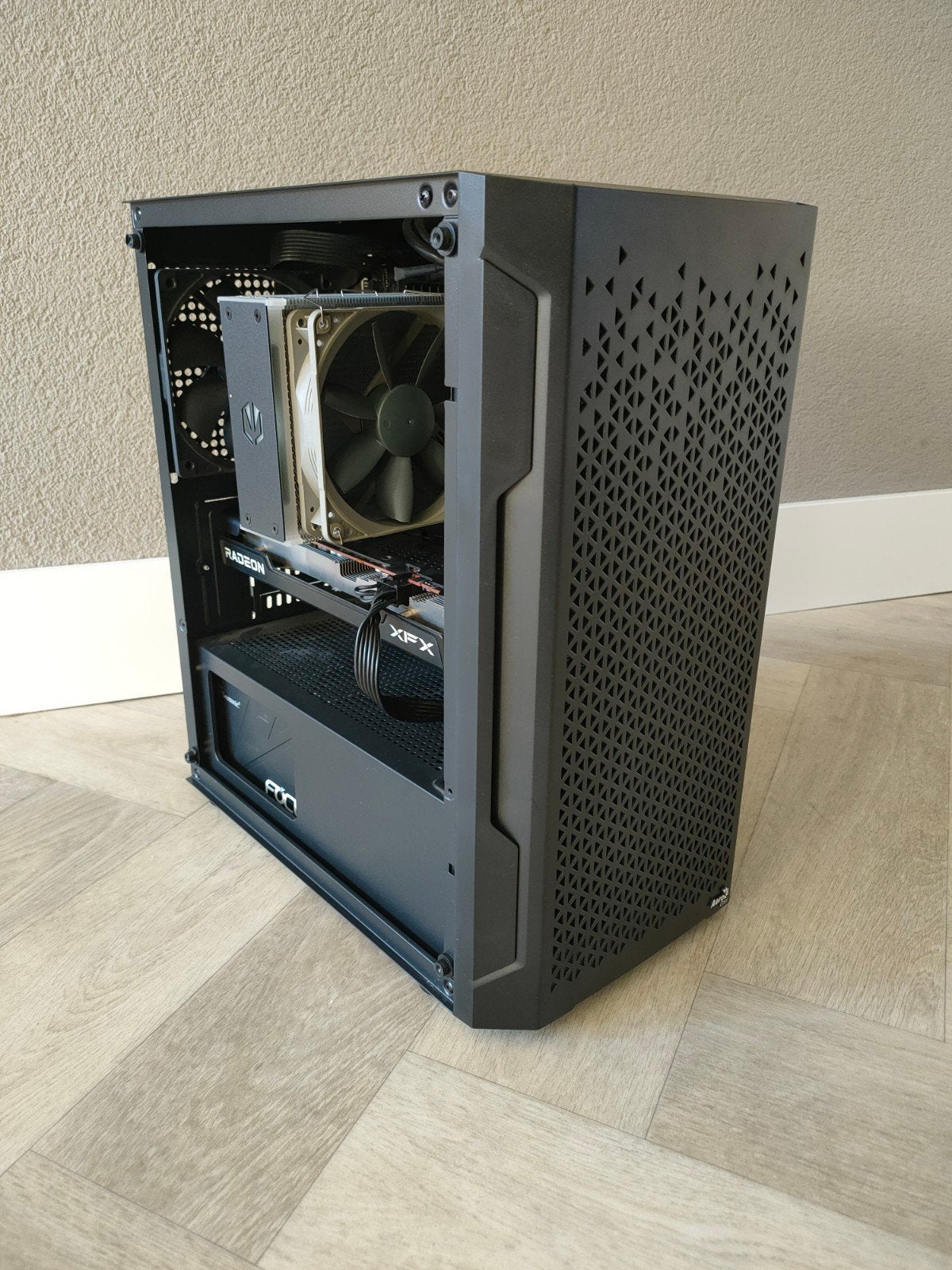 Game & Workstation PC – Ryzen 9 7950HX 16c/32t / RX 6600 XT, Ophalen, Minisforum, Gebruikt, AMD Ryzen 9
