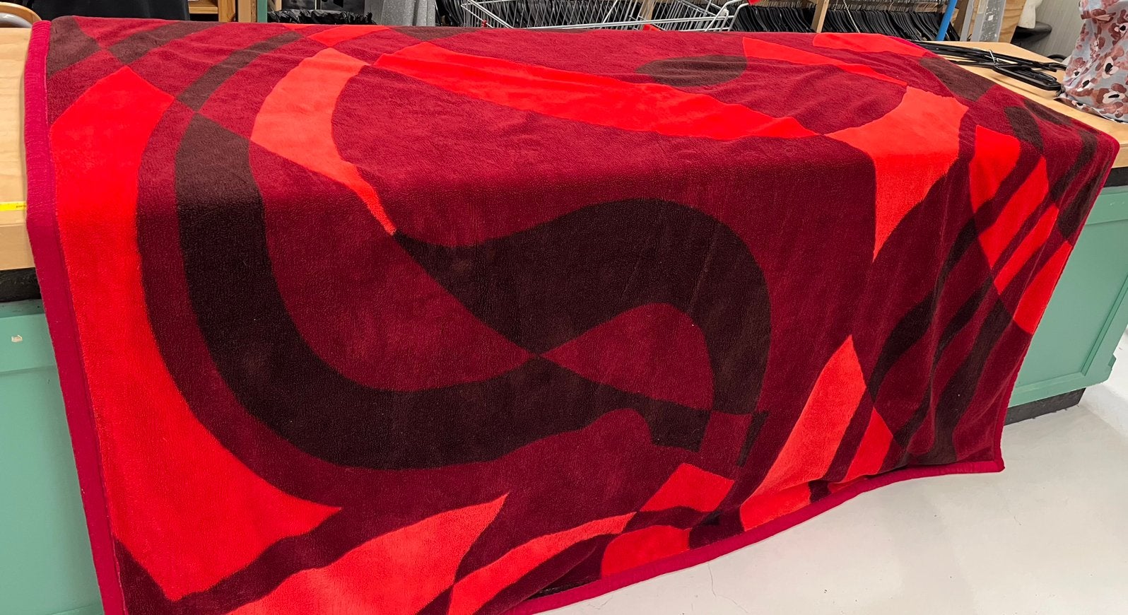 Vintage deken, Rood, 200 cm, Ophalen of Verzenden, Zo goed als nieuw