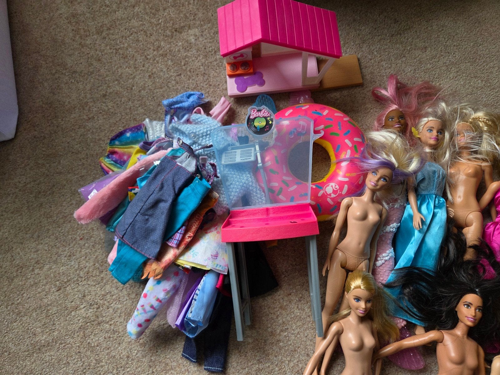 € 60,->> Barbiepoppen (17) incl auto's, Ophalen of Verzenden, Barbie