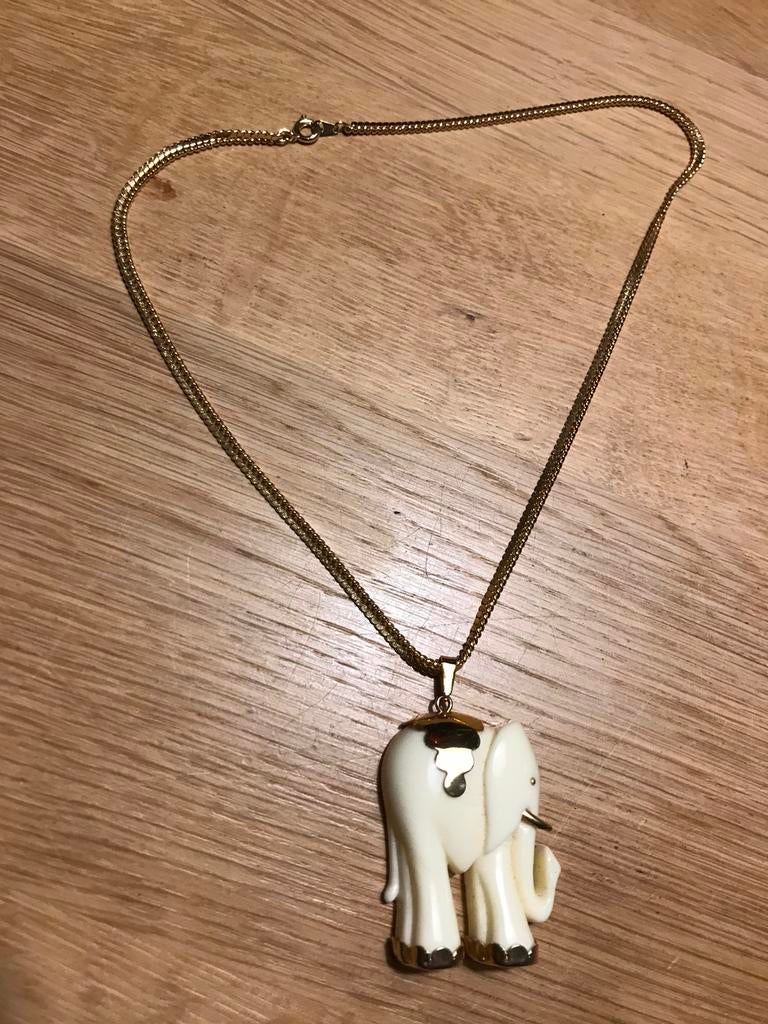Goudkleurige ketting met hanger olifant, Ophalen of Verzenden, Gebruikt, Overige materialen, Met hanger