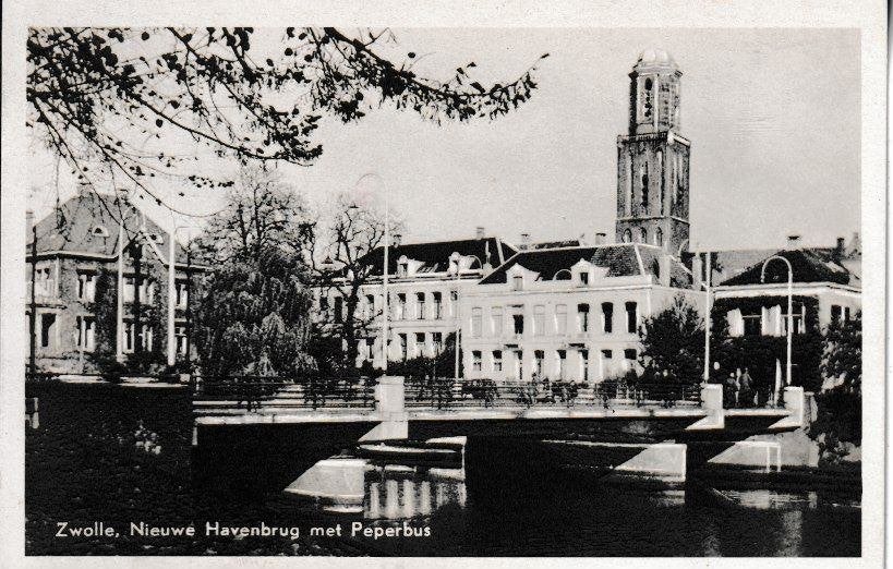 ZWOLLE - NIEUWE HAVENBRUG met PEPERBUS, Ophalen of Verzenden, 1940 tot 1960, Gelopen, Overijssel