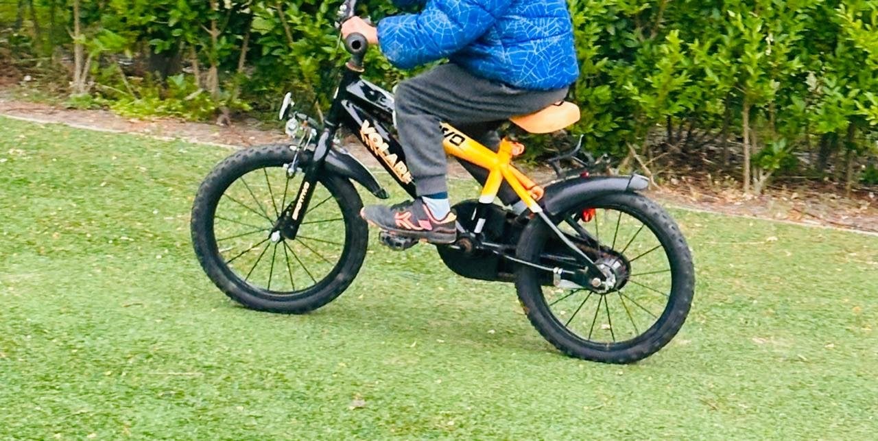 Volare kinderfiets 16 inch - Zwart/Geel, Ophalen, Gebruikt, Terugtraprem, Minder dan 16 inch