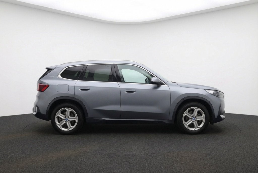 BMW X1 25 e xDrive Frozen Grey l Pano l Trekhaak l HK l Lede, Auto's, BMW, 14 kWh, Gebruikt, Euro 6, Bedrijf