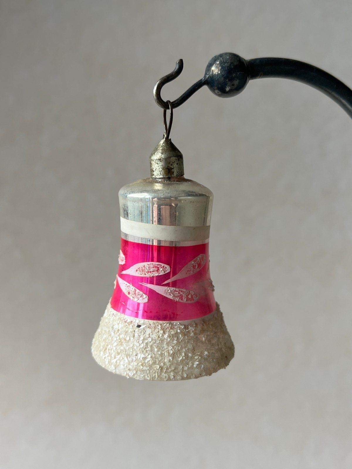 Oude glazen kerstbal: belletje, roze, Gebruikt, ., Ophalen of Verzenden, .