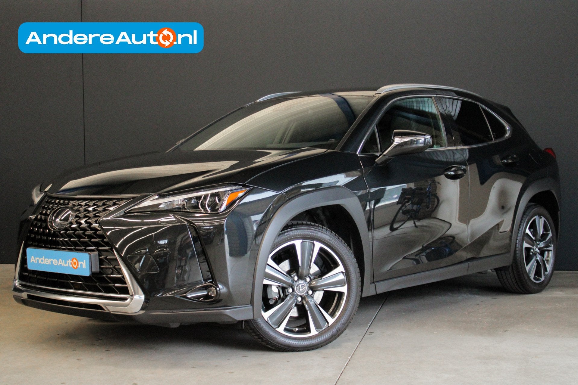 Lexus UX 250h Preference Line |facelift|stoelverwarming|dode, Gebruikt, Zwart, 4 cilinders, Zwart