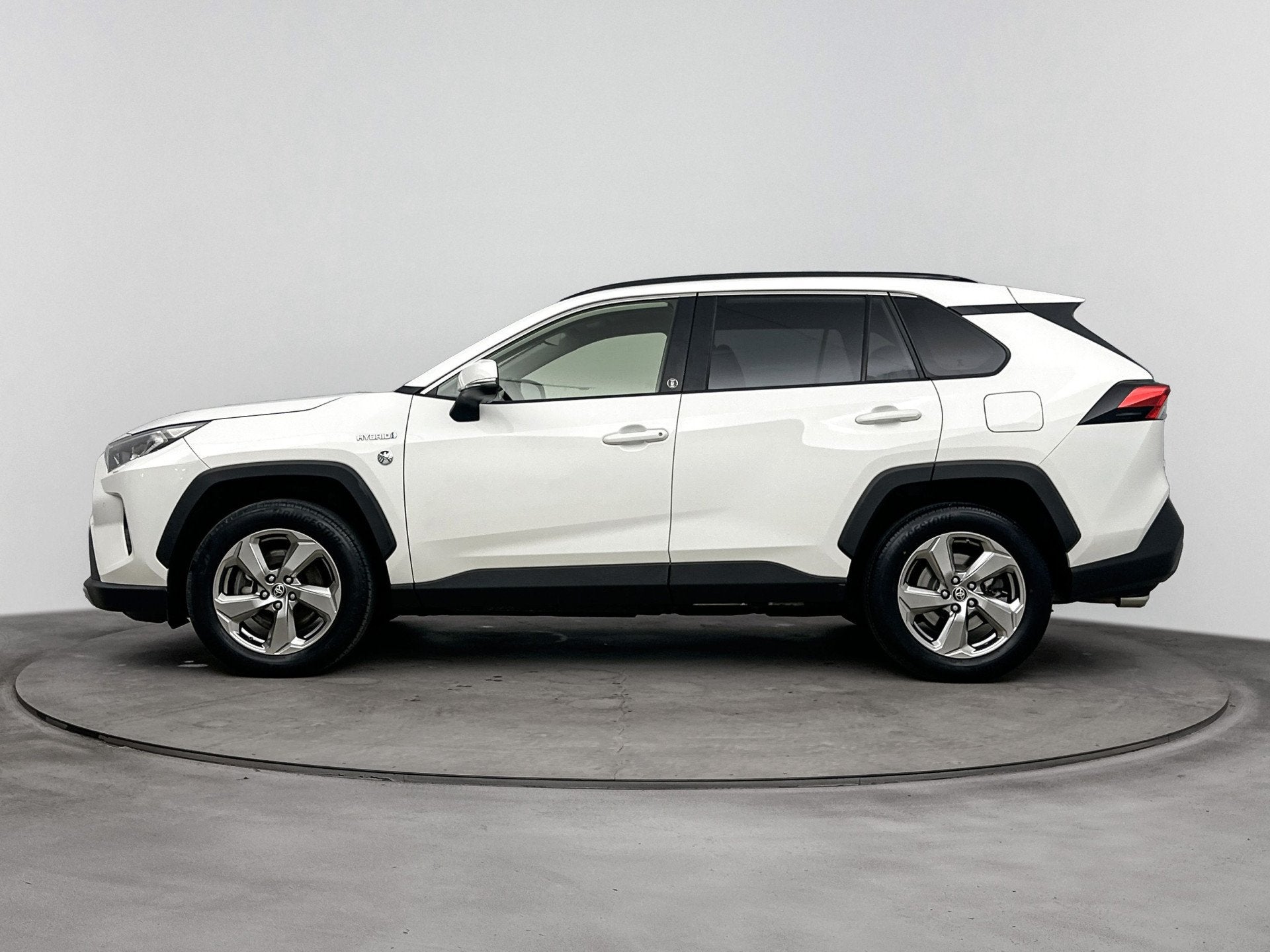 Toyota RAV4 2.5 Hybrid AWD Style | Voorruit-Stuur-Stoelverwa, Auto's, Automaat, 12 maanden, Gebruikt, 4 cilinders