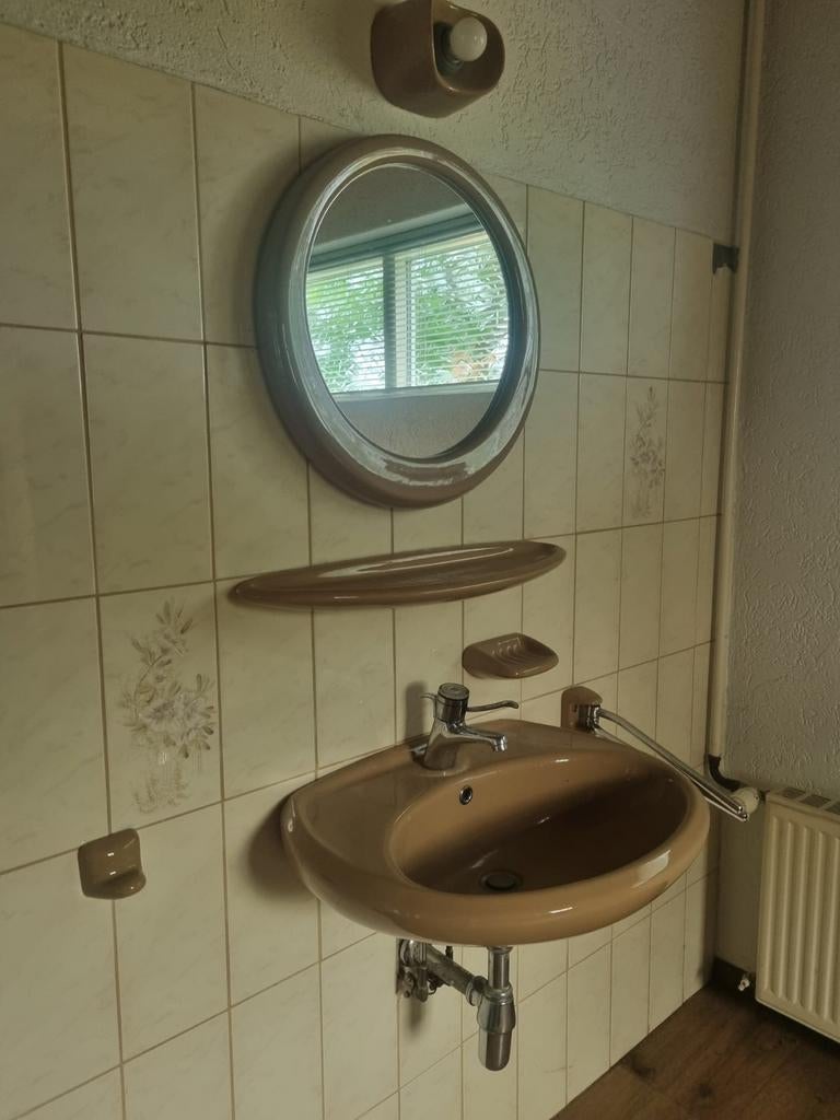 Vintage wastafel met spiegel en accessoires., Zo goed als nieuw, Minder dan 100 cm, Wasbak of Wastafel, 25 tot 50 cm