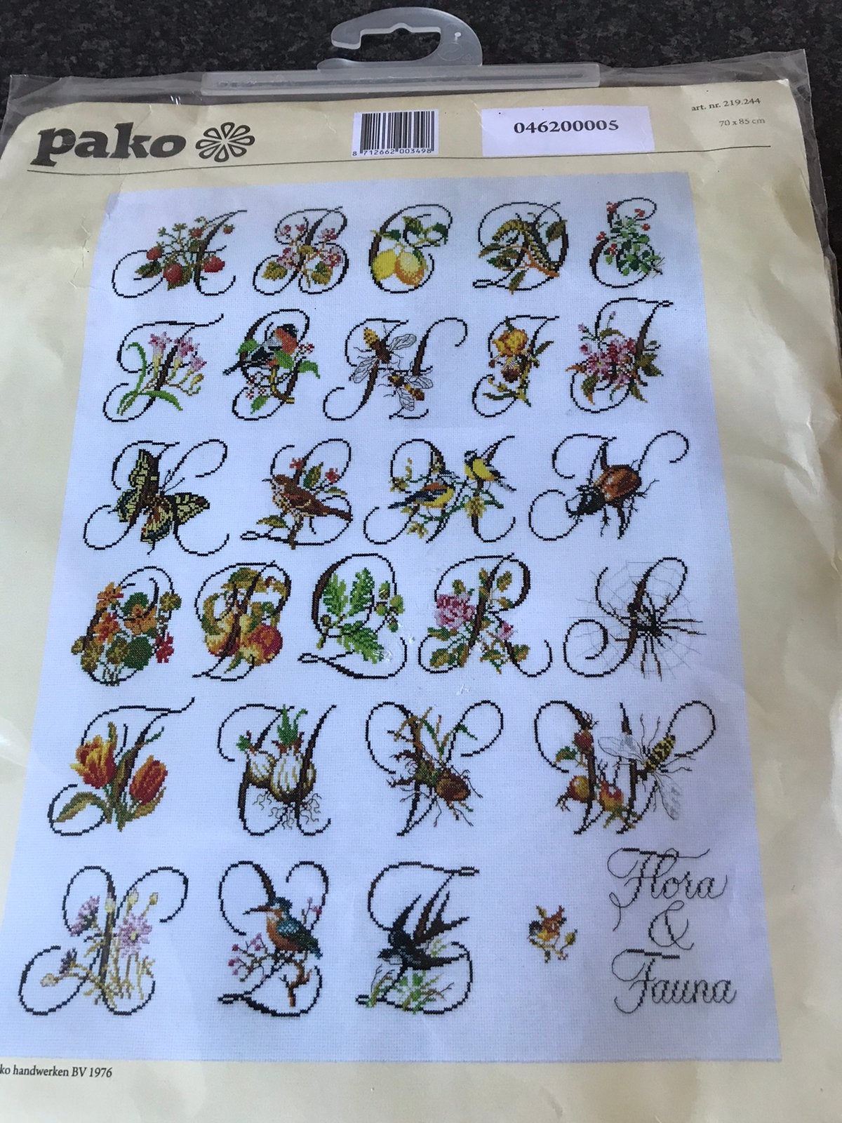 Pako borduurpakket , flora en fauna alfabet , 1976, Ophalen of Verzenden, Nieuw, Borduurpakket