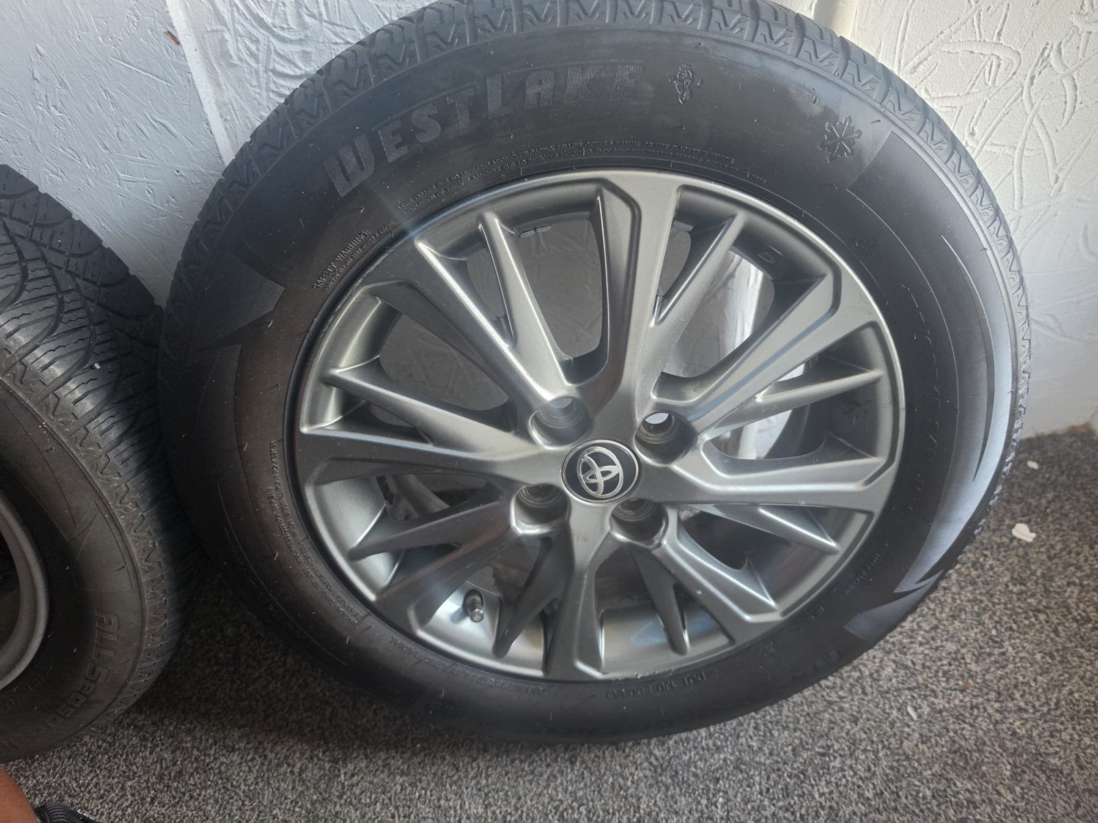 Toyota Yaris Velgen met 4 nieuwe All Season Banden, Ophalen, Banden en Velgen, 17 inch, All Season