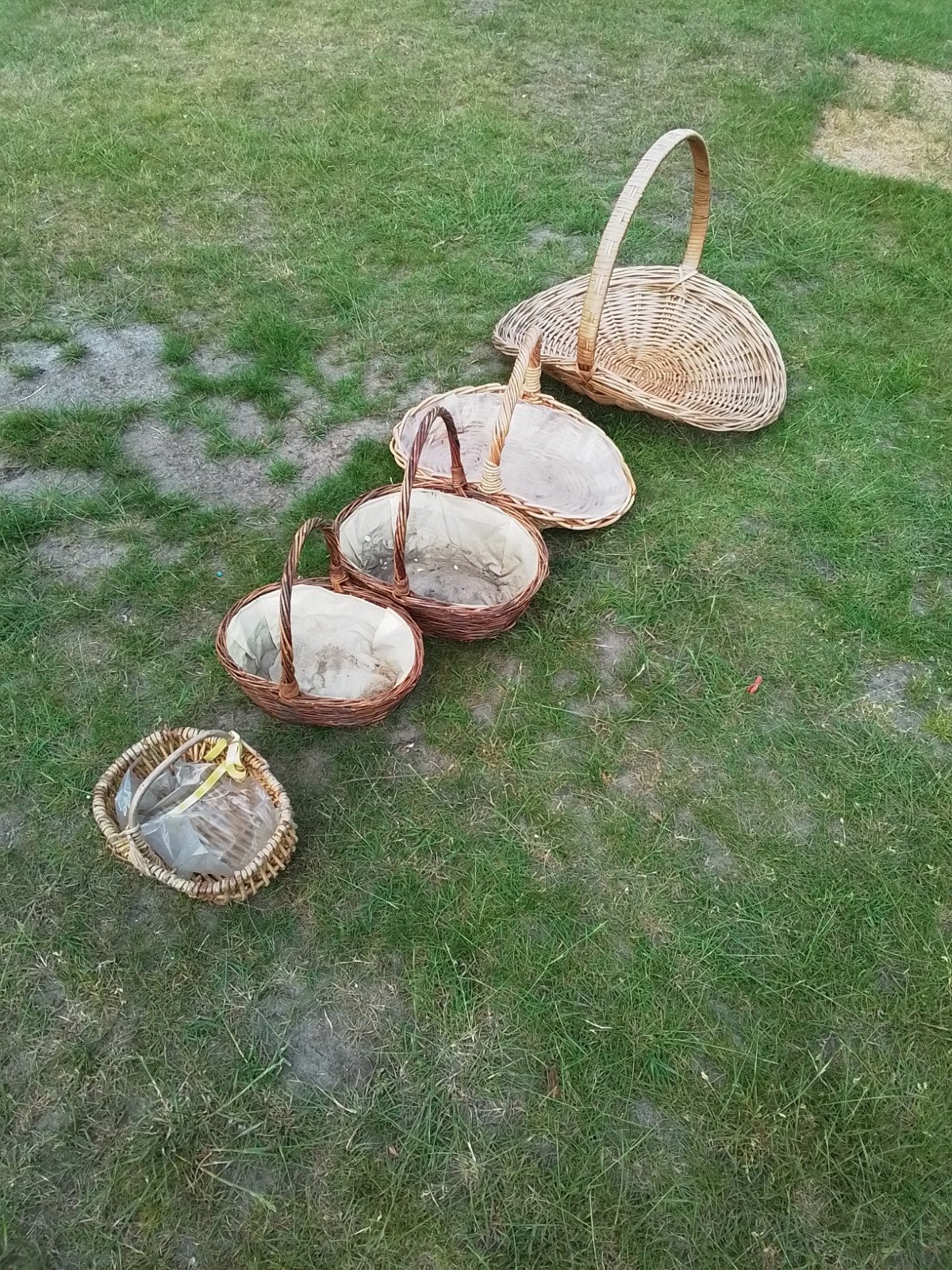 15276) 5 mooie rieten manden div maten, Ophalen of Verzenden, Halfschaduw, Minder dan 100 cm