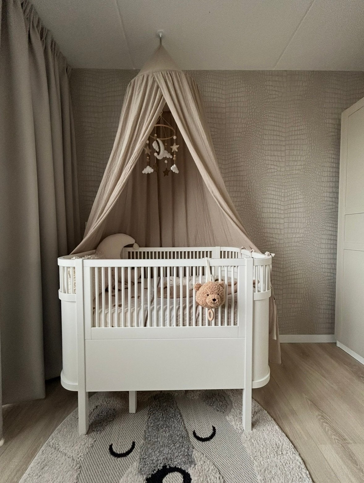 Sebra Gili meegroeibed wit met matrassen, Kinderen en Baby's, Ophalen, Zo goed als nieuw, Ledikant