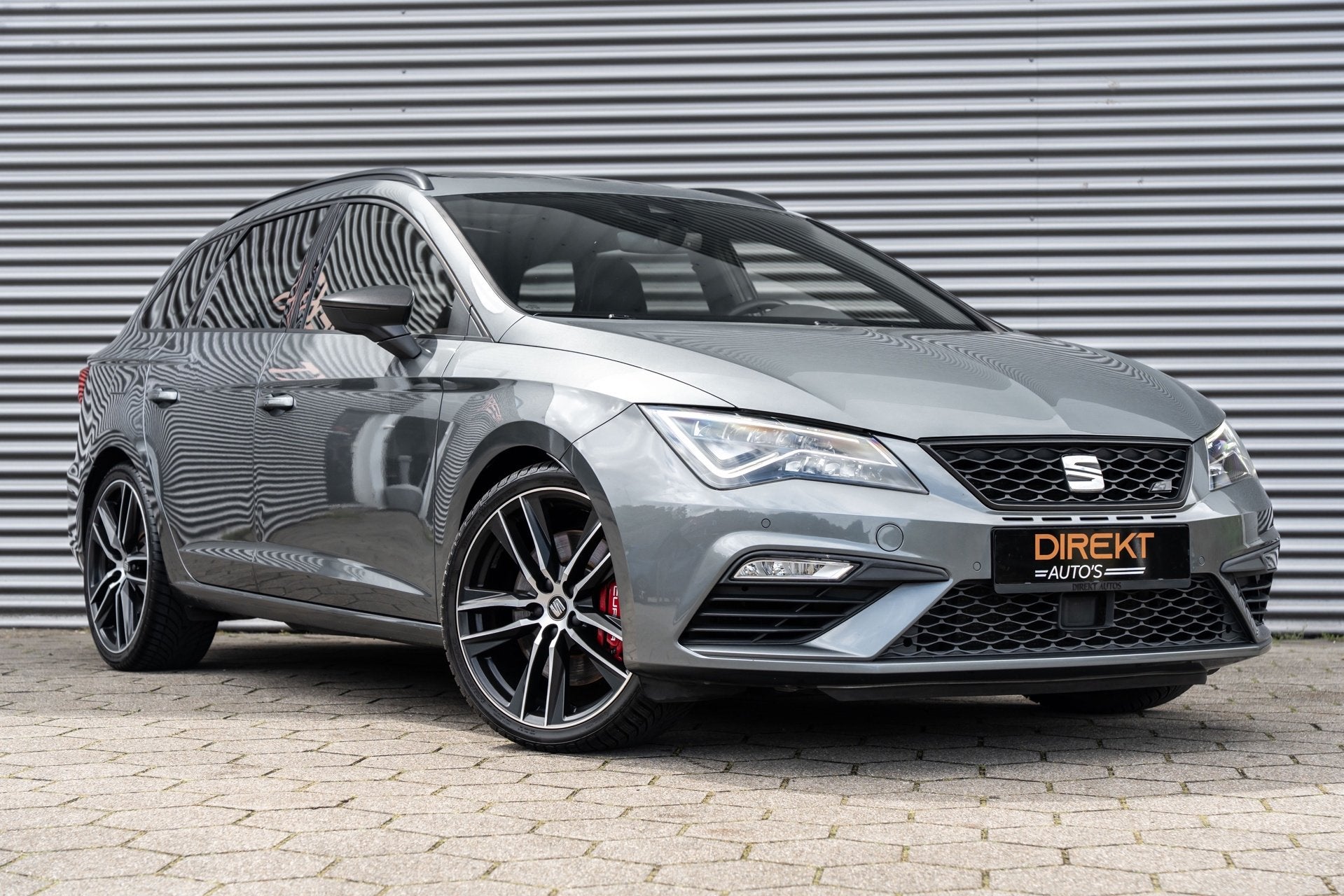 SEAT Leon ST 2.0 TSI CUPRA 300 4DRIVE PANO SEATSOUND VIRTUAL, Auto's, Automaat, Gebruikt, Zwart, 4 cilinders