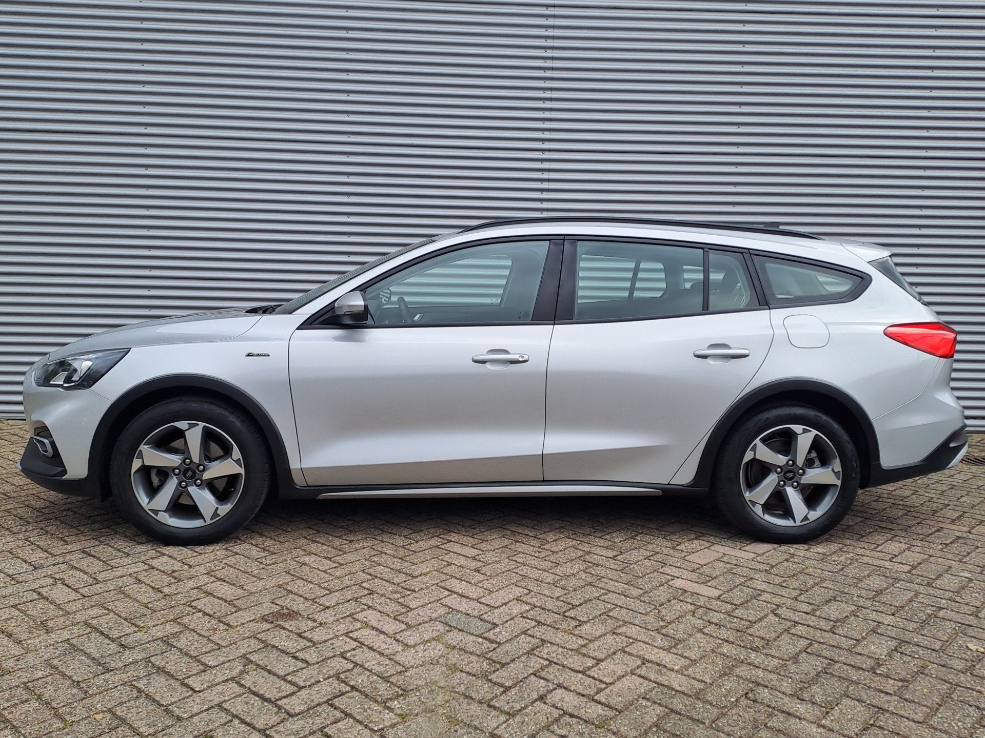 Ford FOCUS Wagon 1.0 EcoBoost Active Business | Navi | PDC |, 12 maanden, Stof, Gebruikt, Euro 6