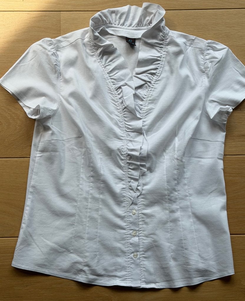 Witte blouse met ruches - Maat 42, Wit, Maat 42/44 (L), Ophalen of Verzenden, Zo goed als nieuw