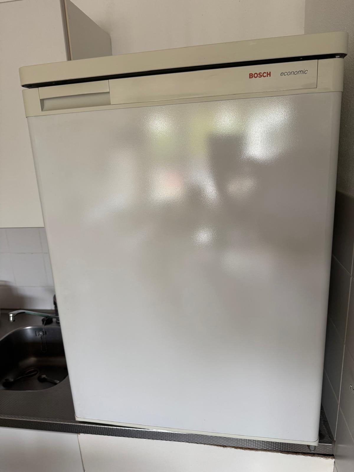 Koelkast te koop, Witgoed en Apparatuur, Vriezers en Diepvrieskisten, Ophalen, Zo goed als nieuw, Minder dan 60 cm