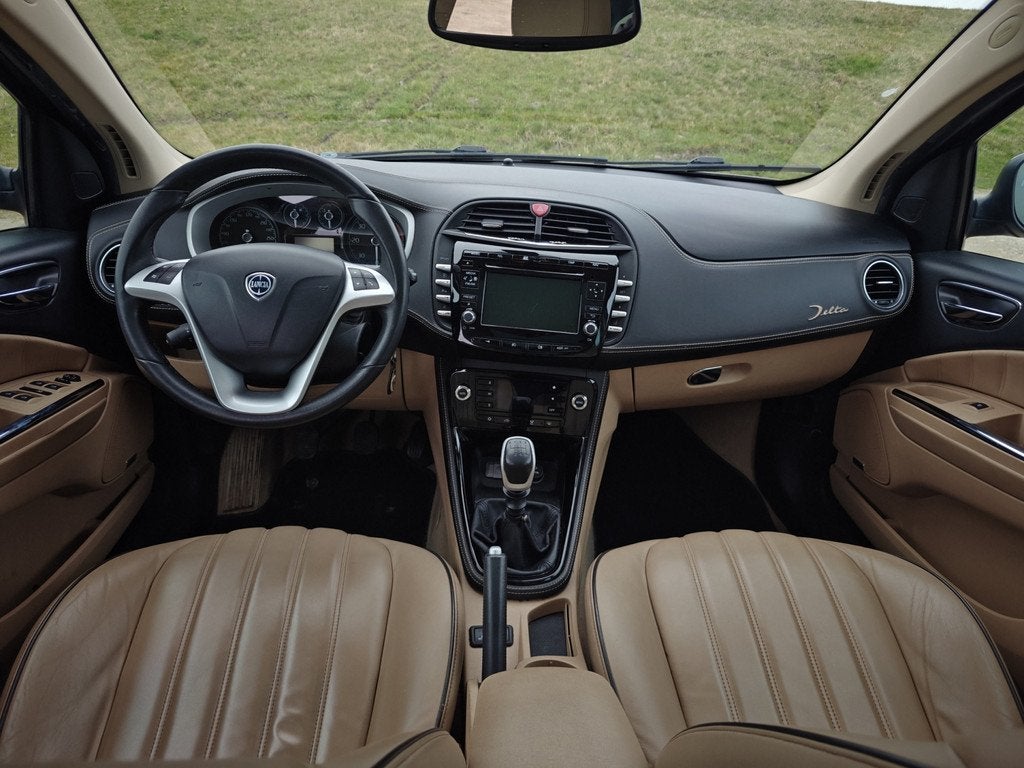 Lancia Delta 1.9-16V Twin-Turbo Executive (bj 2010), Voorwielaandrijving, Euro 5, Gebruikt, Beige