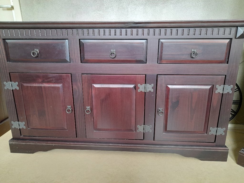 Donker bruine woonkamerset en 4 zwarte stoelen, Ophalen, Gebruikt, Koloniaal, stoer, 4 tot 6 stoelen