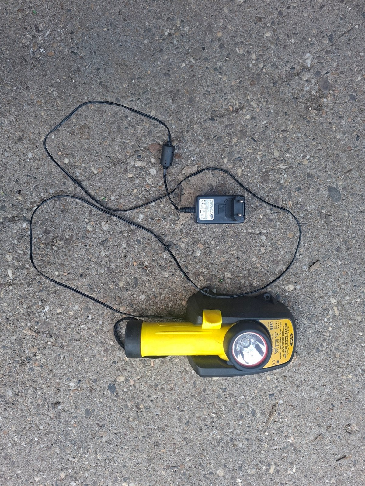 Wolf Oplaadbare Zaklamp RC-212 met Oplader, Ophalen of Verzenden