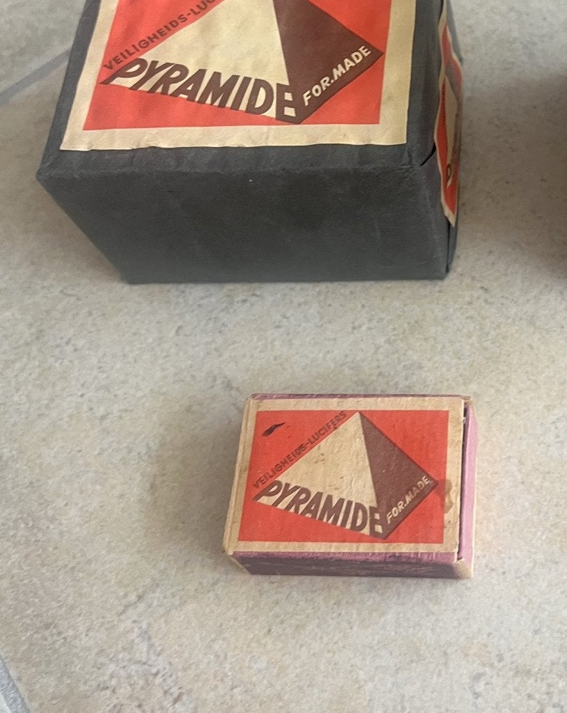 pakje met 9 doosjes vintage PYRAMIDE veliligheids lucifers, Verzamelen, Ophalen of Verzenden, Nieuw, Luciferdoosjes of -merken