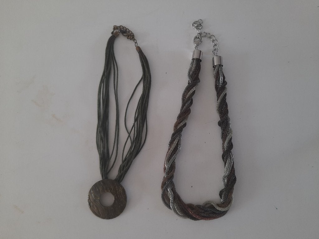 2 groen/zilveren kettingen, Met hanger, Overige materialen, Overige kleuren, Ophalen of Verzenden