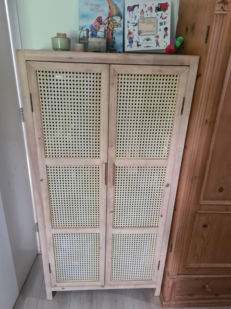 Rotan / webbing kledingkast / linnenkast met hangruimte, Huis en Inrichting, Kasten | Kledingkasten, Ophalen, Met deur(en), Boho, Rotan, Scandinavisch