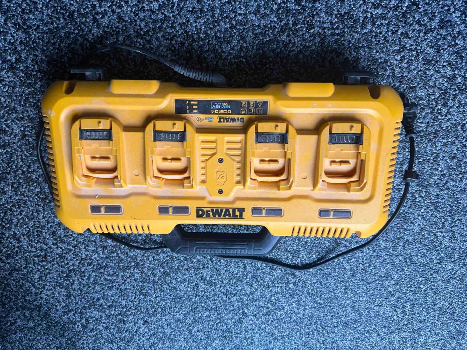 Dewalt accu oplader, Ophalen, Zo goed als nieuw
