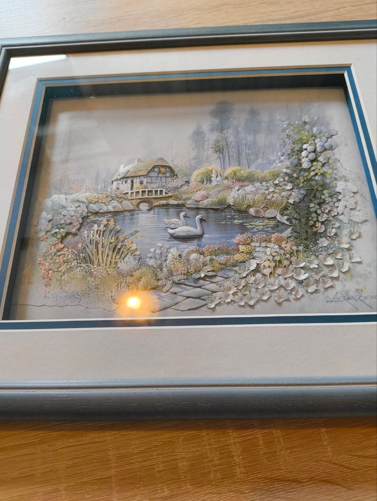 Gedetailleerd 3D Reliëf Schilderij: Zwanenvijver & Huisje, Ophalen of Verzenden, Handgemaakt, Wanddecoratie, 20 - 50 cm